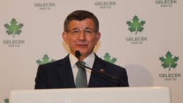 Davutoğlu: ‘Siyasal hayatta devlet ile aile arasına net çizgi çekilmelidir.’