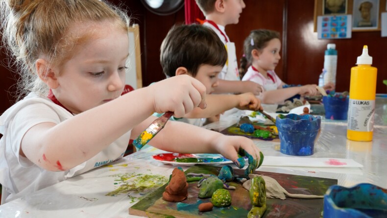 Rahmi M. Koç Müzesi çevrim içi eğitim atölyeleri çocukları sanat- bilimle buluşturuyor.