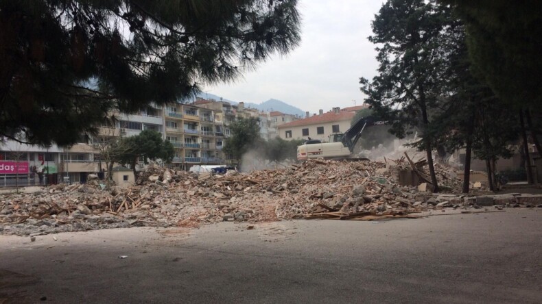 Manisa’da Ali Rıza İlkokulu’nda eski bina yıkılıp modern okul yapılacak
