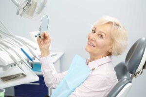 Diyabetik ile ağız kuruluğu ilişkisi diş sağlığı riskini arttırıyor