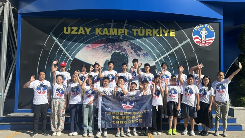 İZMİR’DEKİ UZAY KAMPINA ÇİNLİ ÖĞRENCİLER DE KATILDI